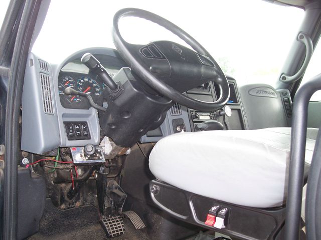 International 4300 RollBack 2005 photo 9