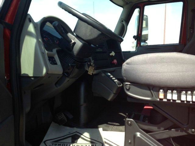 International 4400 single axle 2014 photo 3