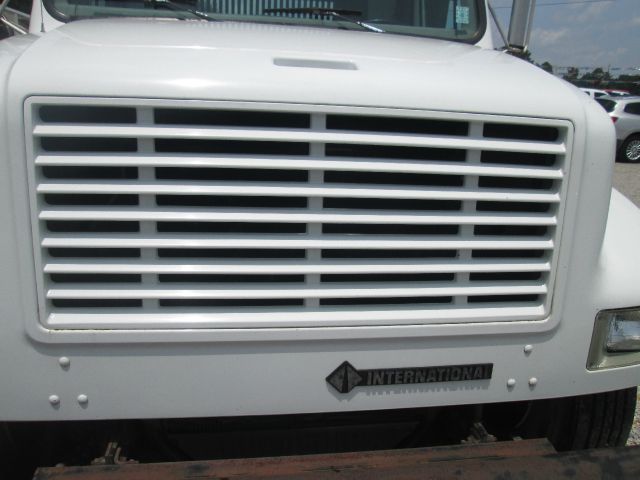 International 4700 1998 photo 2