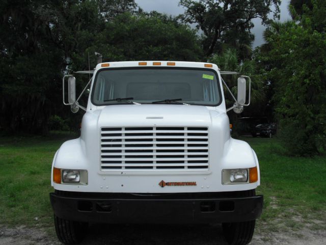 International 4700 1998 photo 1
