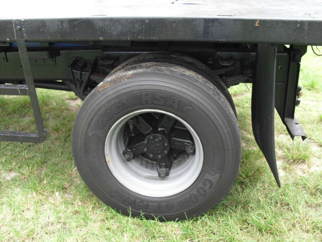 International 4700 1998 photo 2