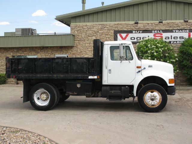 International 4700 1999 photo 1