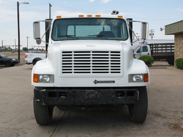 International 4700 1999 photo 2