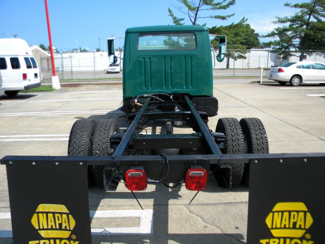 International 4700 1999 photo 1