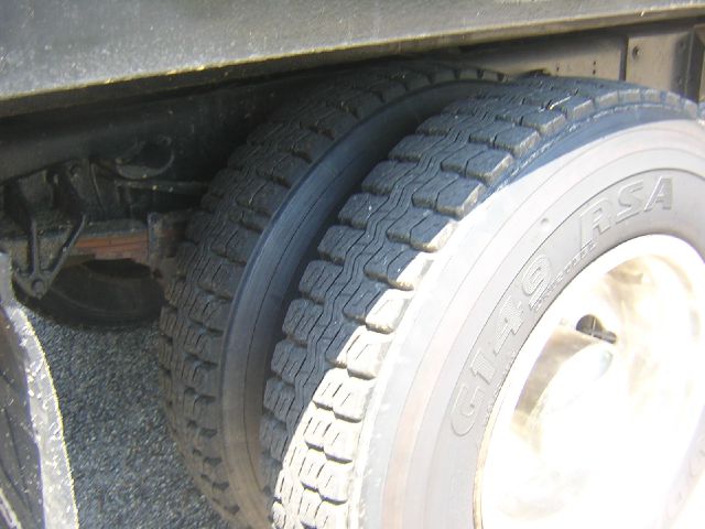 International 4700 2000 photo 1