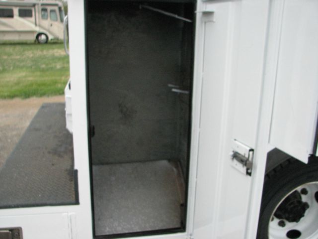 International 4700 2000 photo 11