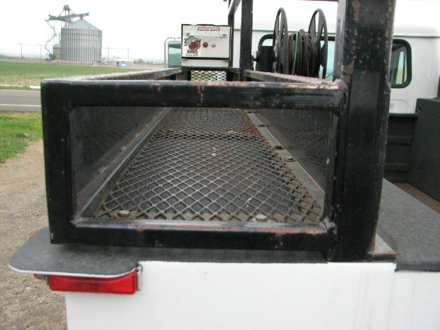 International 4700 2000 photo 4