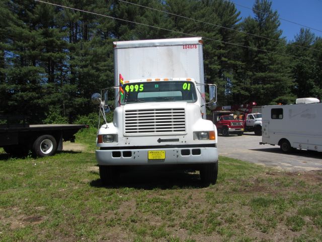 International 4700 2001 photo 1