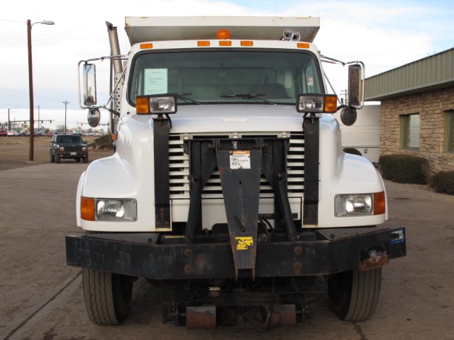 International 4900 1999 photo 1