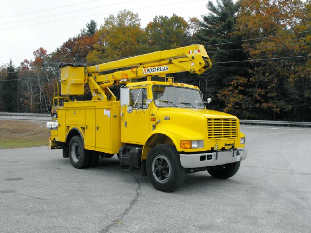 International 4900 Series Luxurysedan Specialty Truck