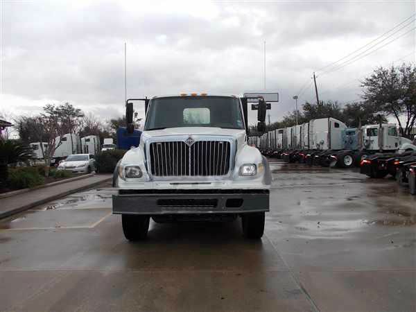 International 7600 flatbed 2007 photo 2