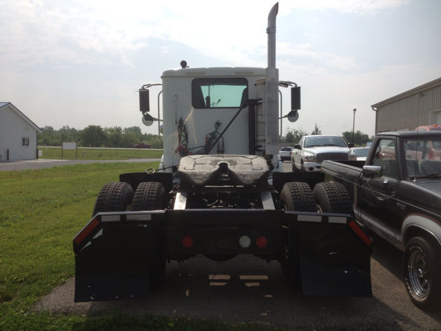 International 9200i 2004 photo 2