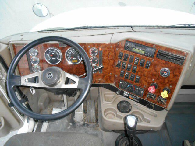 International 9400 Unknown Semi - Heavy Truck