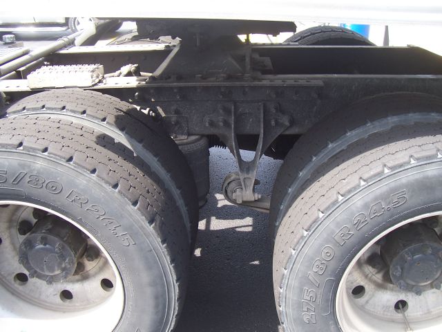 International 9400i 2005 photo 1