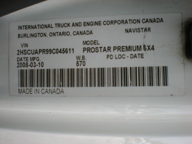 International 9900 Regular-long-laramie-325 HP 5.9L Diesel-4wd-1 OWNE Semi - Heavy Truck