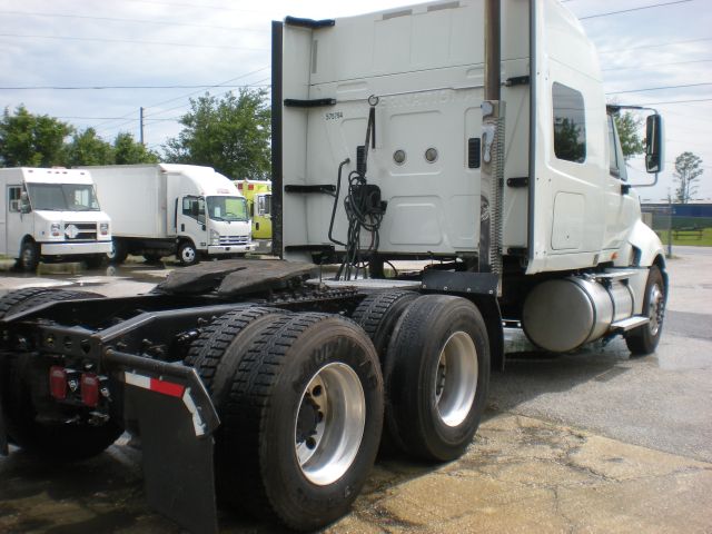 International 9900 2009 photo 1