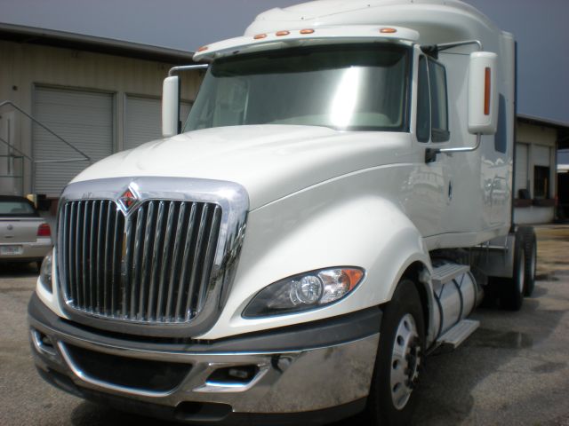 International 9900 2009 photo 2