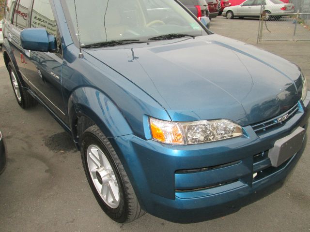 Isuzu Axiom 2002 photo 3