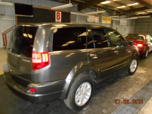 Isuzu Axiom 2002 photo 2