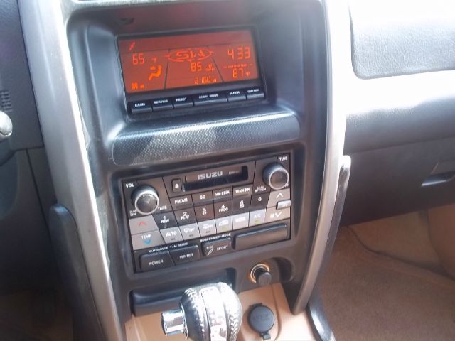 Isuzu Axiom 2002 photo 18