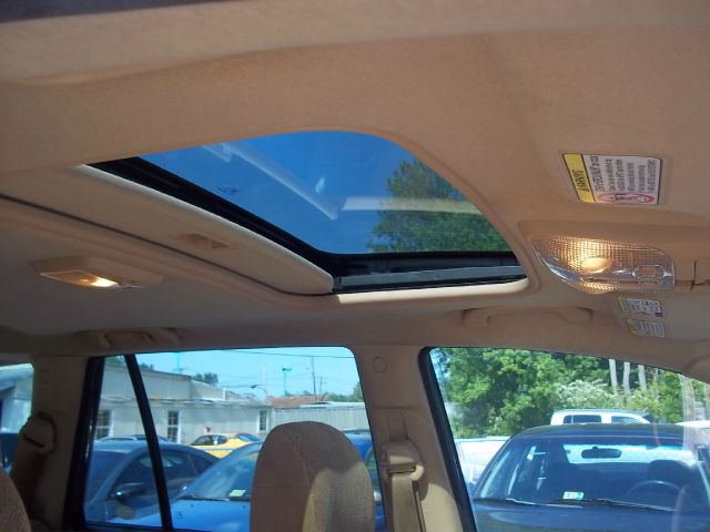 Isuzu Axiom 2002 photo 20