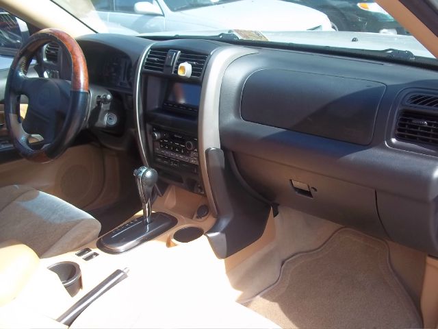Isuzu Axiom 2002 photo 23