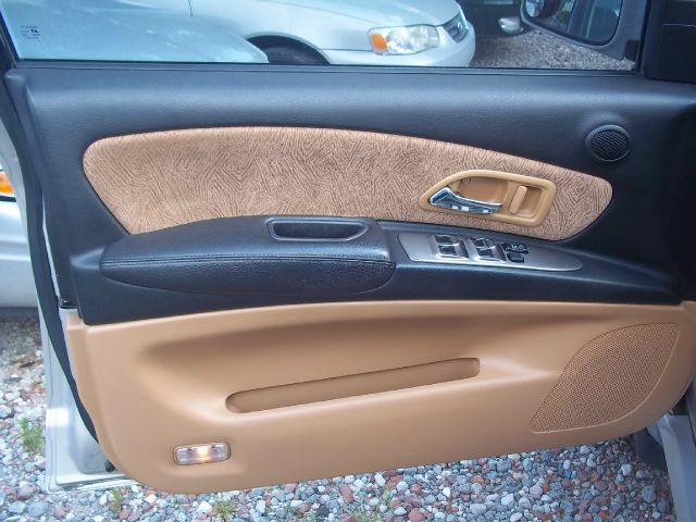 Isuzu Axiom 2002 photo 3