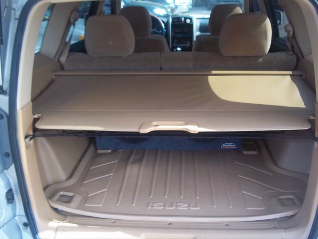 Isuzu Axiom 2002 photo 4