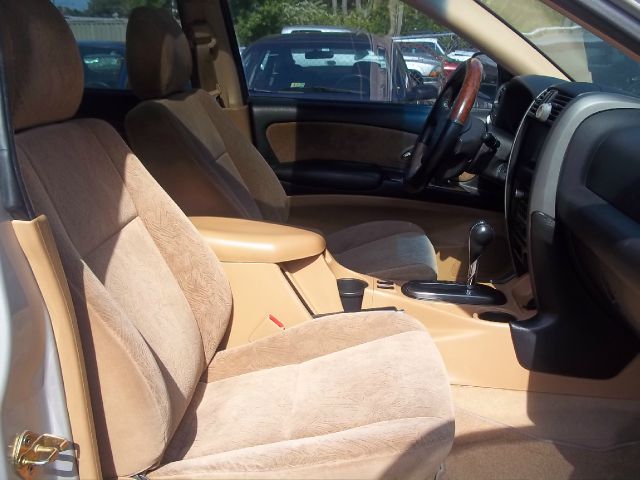 Isuzu Axiom 2002 photo 5