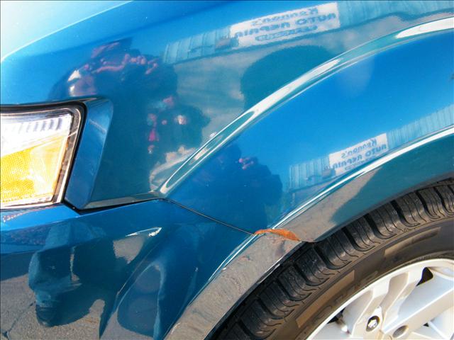 Isuzu Axiom 2002 photo 4