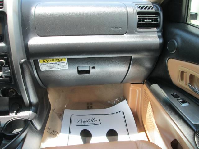 Isuzu Axiom 2002 photo 2