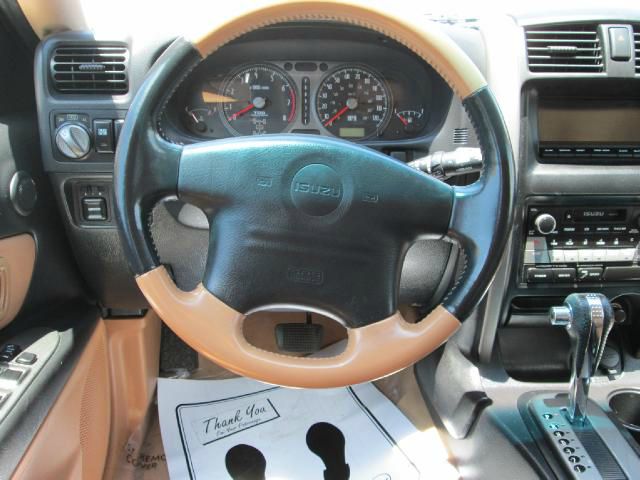 Isuzu Axiom 2002 photo 3