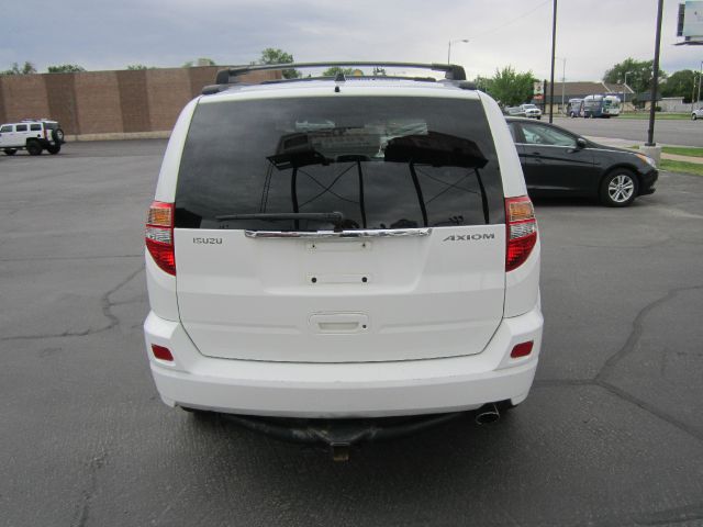 Isuzu Axiom 2003 photo 3