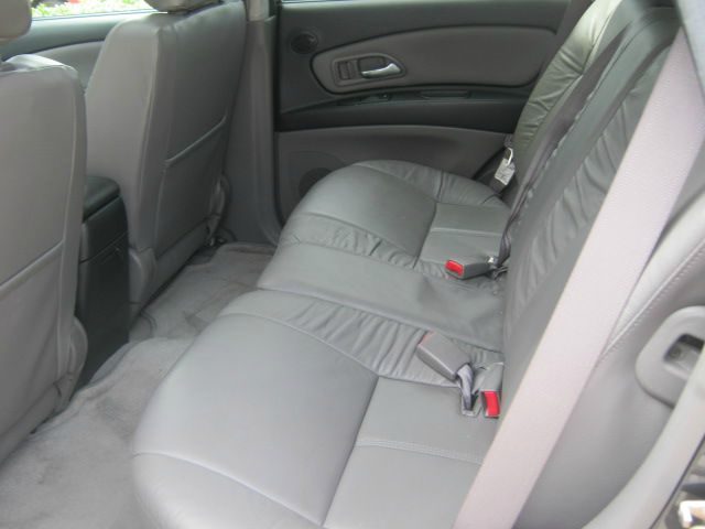 Isuzu Axiom 2003 photo 1