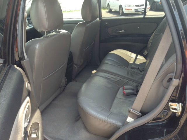 Isuzu Axiom 2003 photo 2