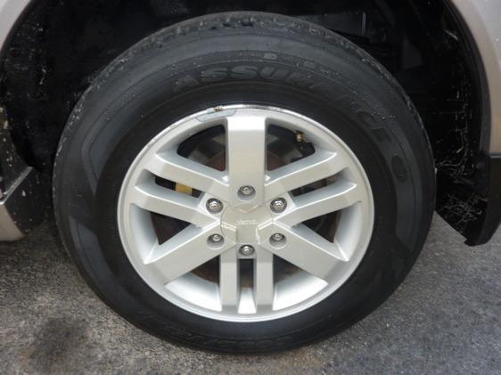 Isuzu Axiom 2004 photo 4