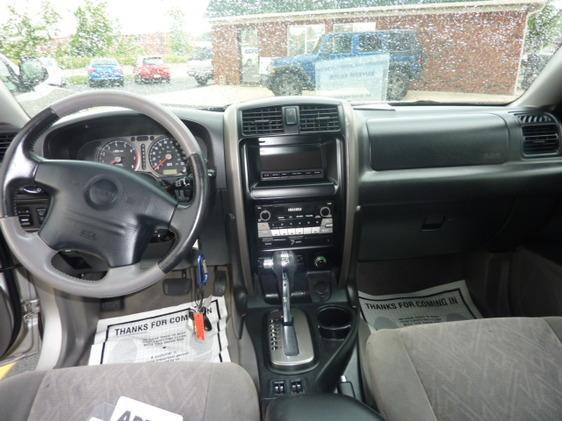 Isuzu Axiom 2004 photo 7