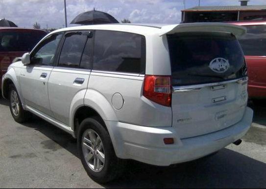 Isuzu Axiom 2004 photo 2