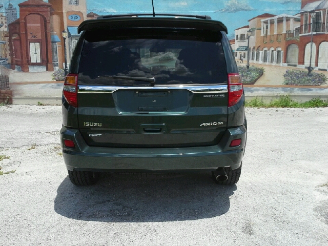 Isuzu Axiom 2004 photo 3