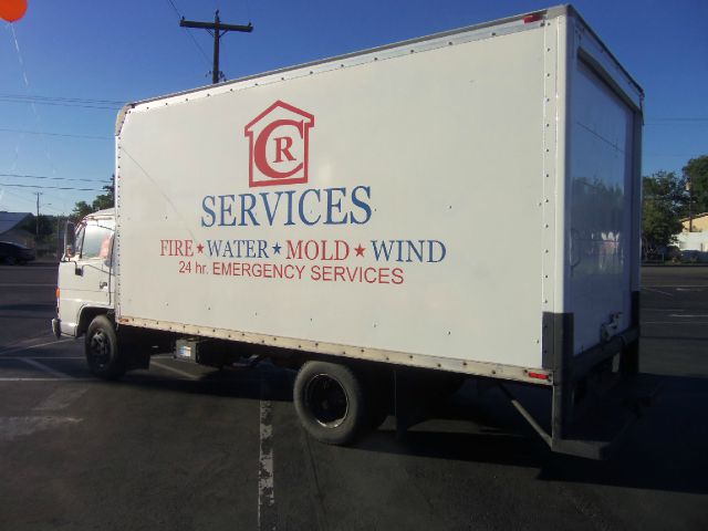 Isuzu BOX TRUCK 1994 photo 1