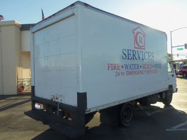 Isuzu BOX TRUCK 1994 photo 2