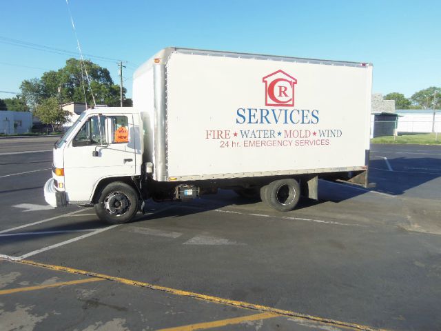 Isuzu BOX TRUCK 1994 photo 3