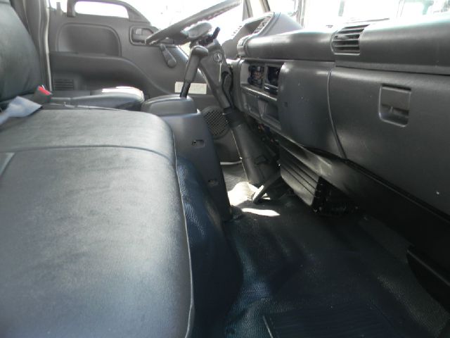 Isuzu NPR 1997 photo 1