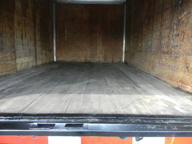 Isuzu NPR 1997 photo 7