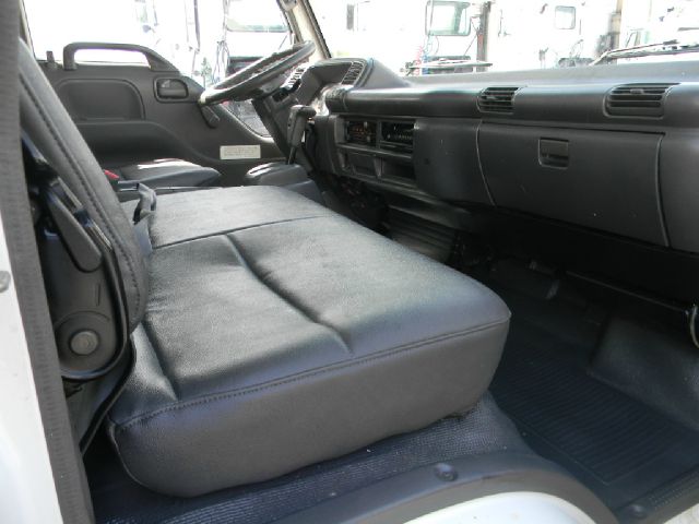 Isuzu NPR 1997 photo 8