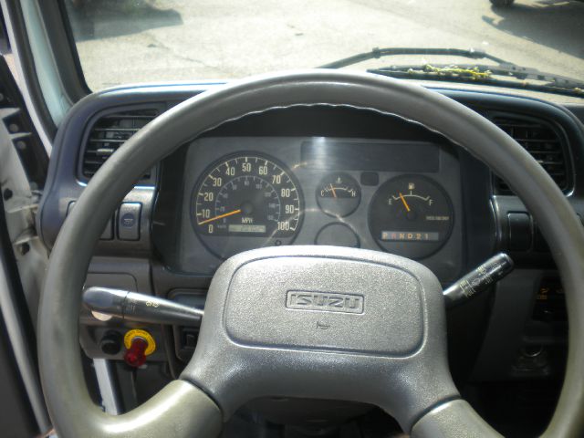 Isuzu NPR 2001 photo 13