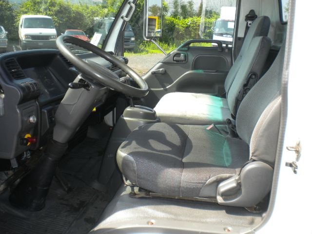 Isuzu NPR 2001 photo 1