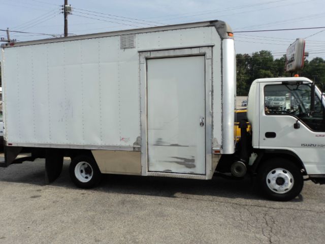 Isuzu NPR 2004 photo 2