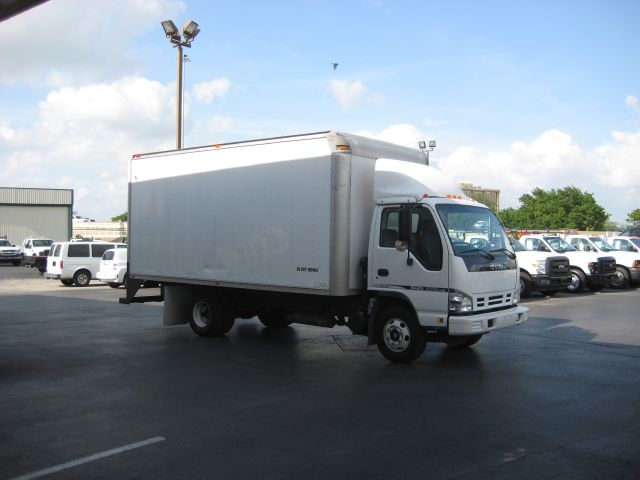 Isuzu NPR 2006 photo 2
