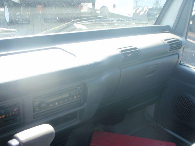 Isuzu NPR 2007 photo 4